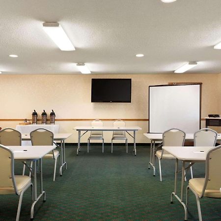 Country Inn & Suites By Radisson, Mason City, Ia Екстер'єр фото