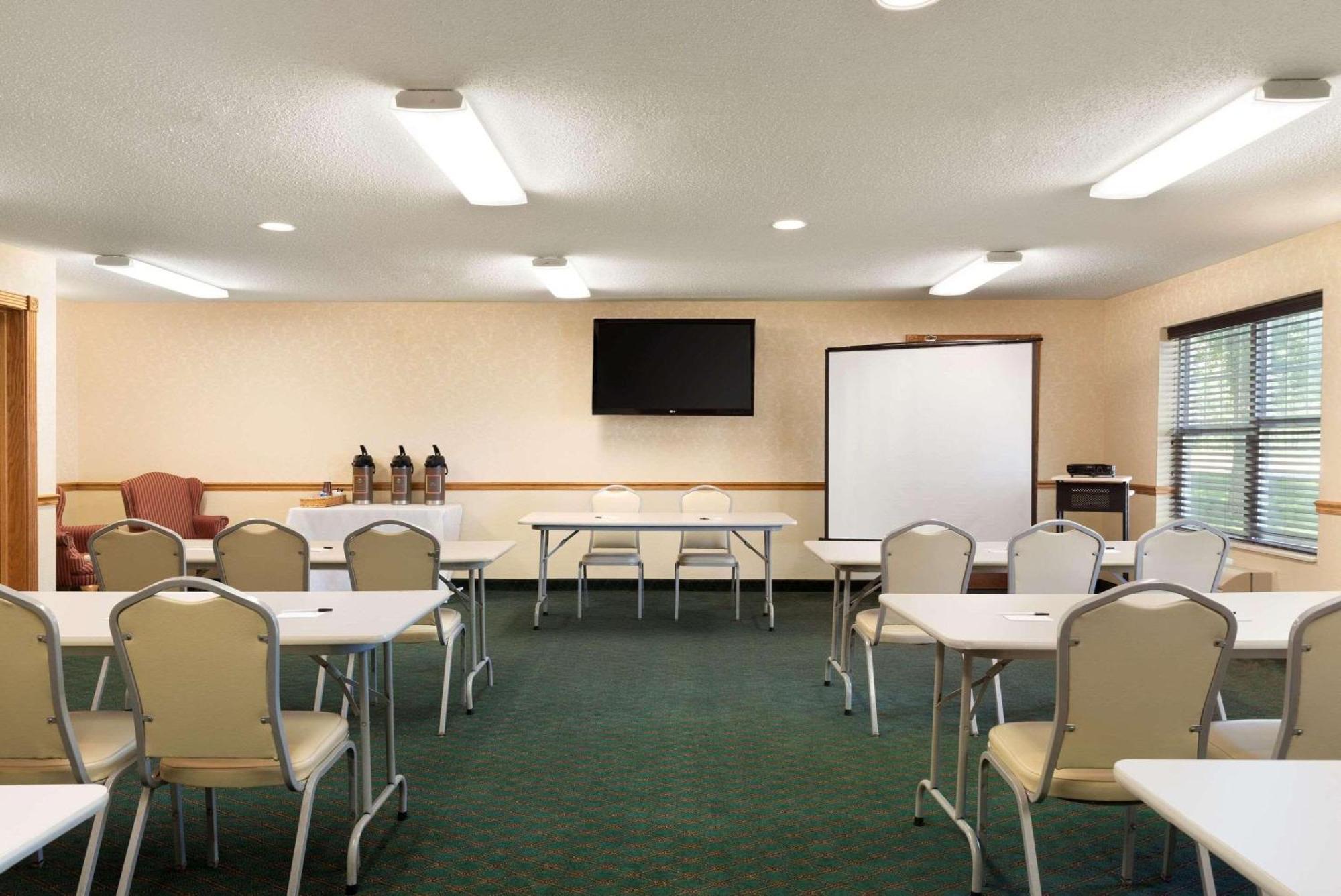 Country Inn & Suites By Radisson, Mason City, Ia Екстер'єр фото